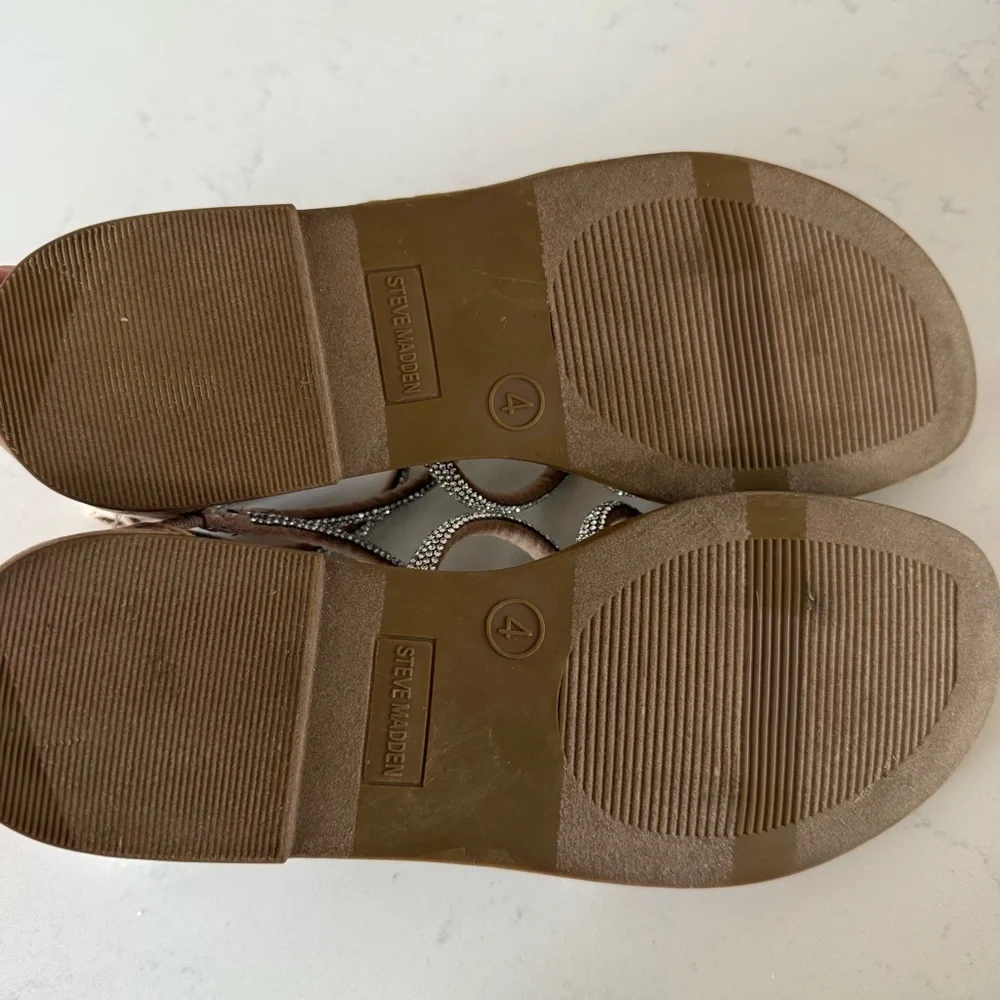 New Steve Madden girls Strappy Rhinestone Sandals  back zipper closure Size:4